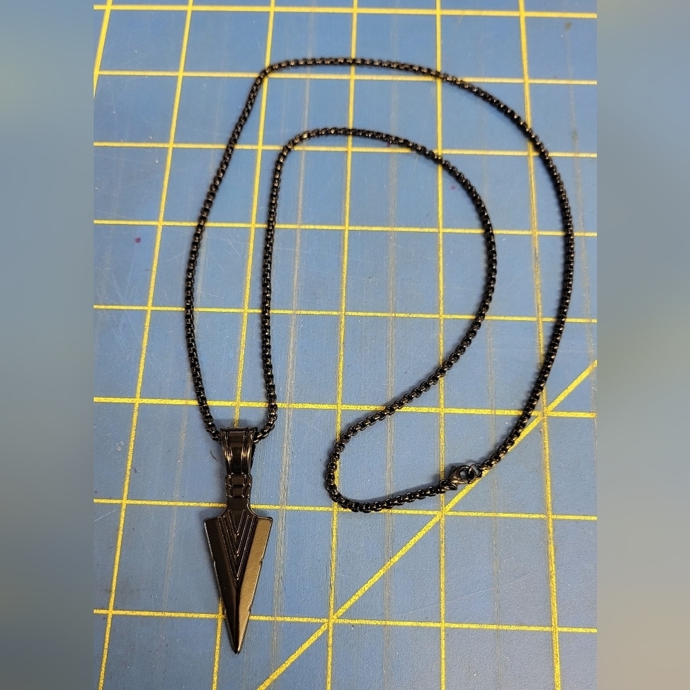 Black Chain & Arrowhead Pendant Necklace